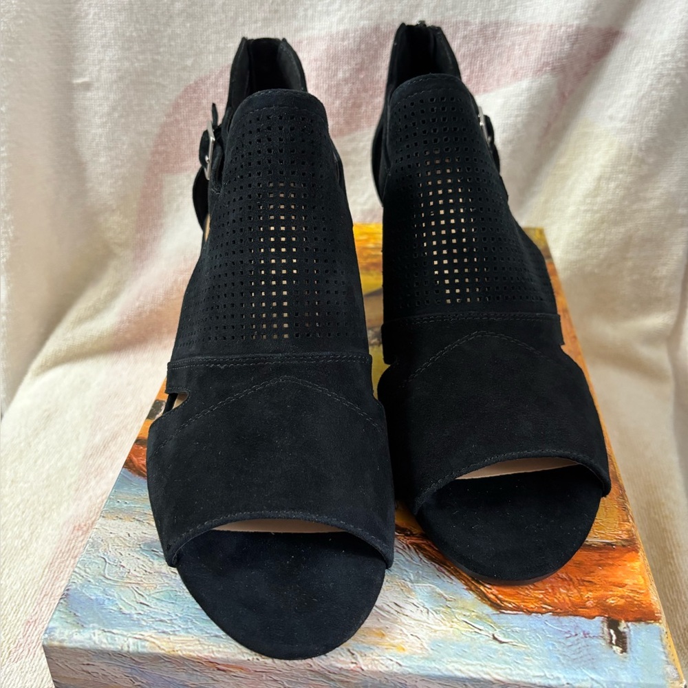 Bella Vita Illiana Block Heeled Black Suede Leather Sandals Women Sz 9